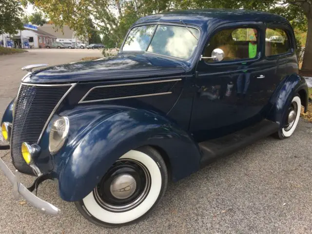 1937 Ford Tudor 2 Door