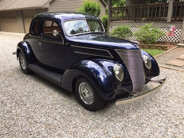 1937 Ford Business Coupe Deluxe
