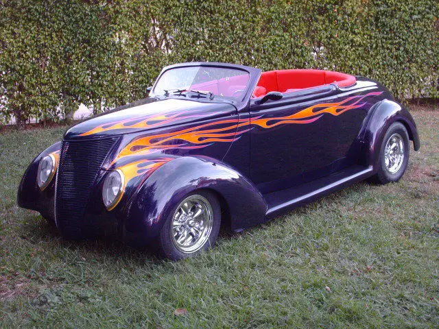 1937 Ford CABRIOLET