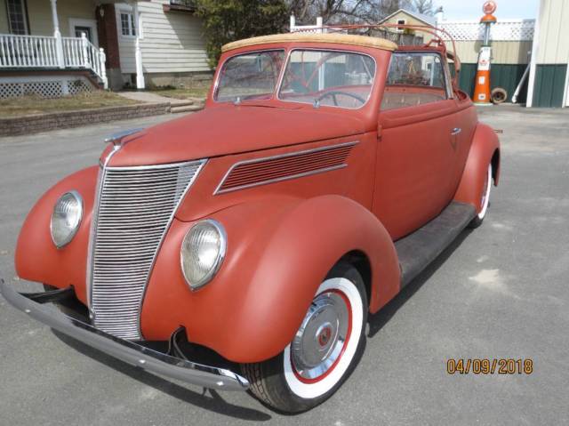 1937 Ford Club Cabriolet