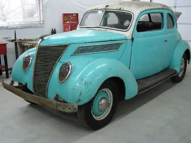 1937 Ford Club