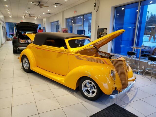 1937 Ford COUPE CABRIOLET