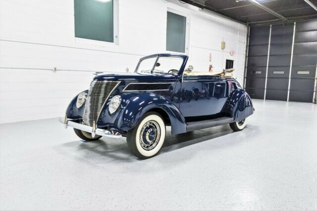1937 Ford Deluxe Club Cabriolet
