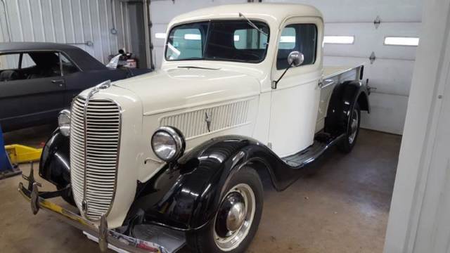 1937 Ford F-100 --