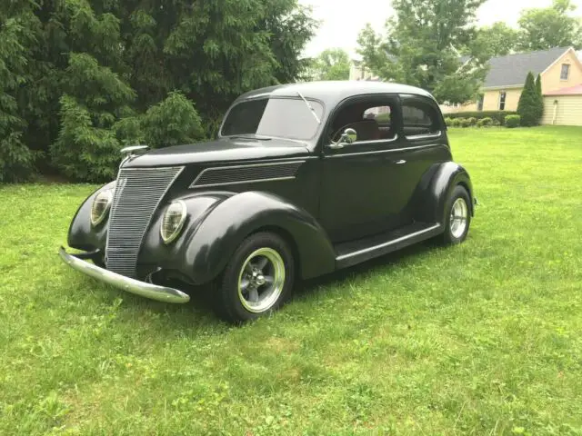 1937 Ford Special Service Police Sedan DELUXE SEDAN