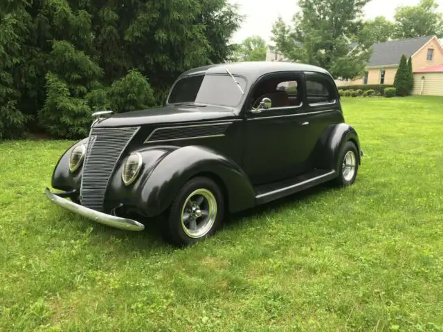 1937 Ford SEDAN SLANTBACK SEDAN