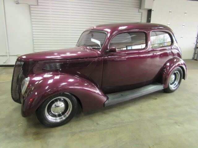 1937 Ford Sedan Street Rod