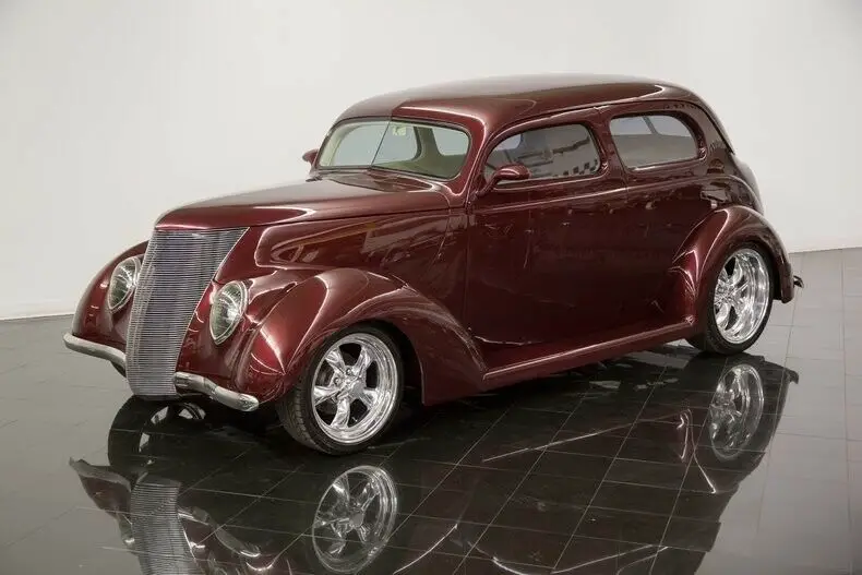 1937 Ford Tudor Humpback