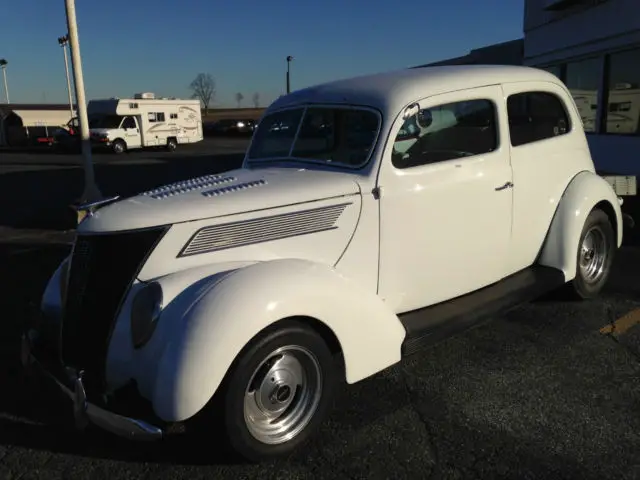 1937 Ford Tudor Street Rod