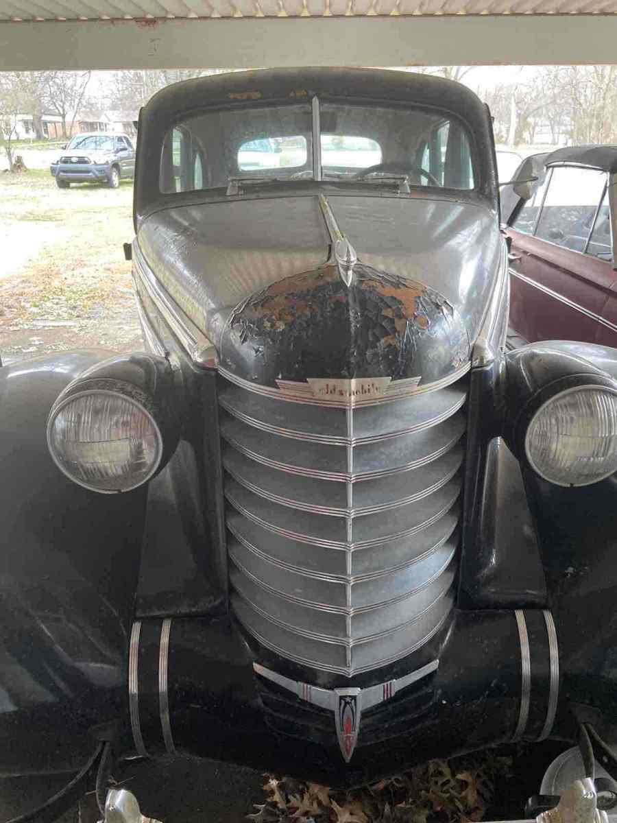 1937 Oldsmobile sedan