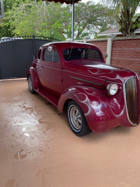 1937 Plymouth DeLuxe