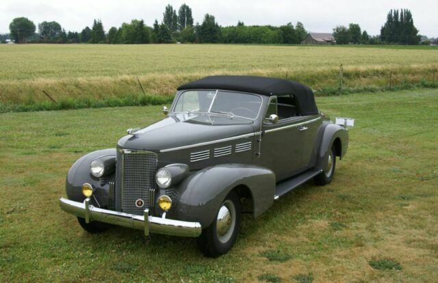 1938 Cadillac Series 75 V-8 --