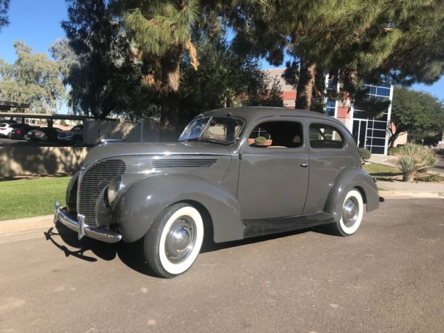 1938 Ford Deluxe model 81