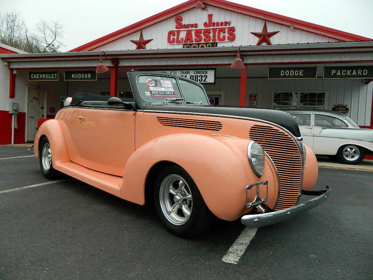 1938 Ford Deluxe Cabriolet Rumble Seat