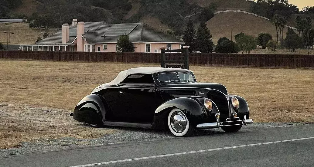 1938 Ford Deluxe