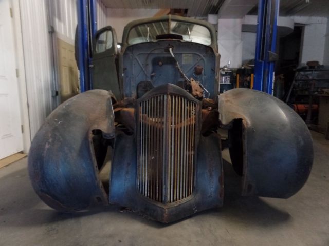 1938 Packard 110 4dr sdn