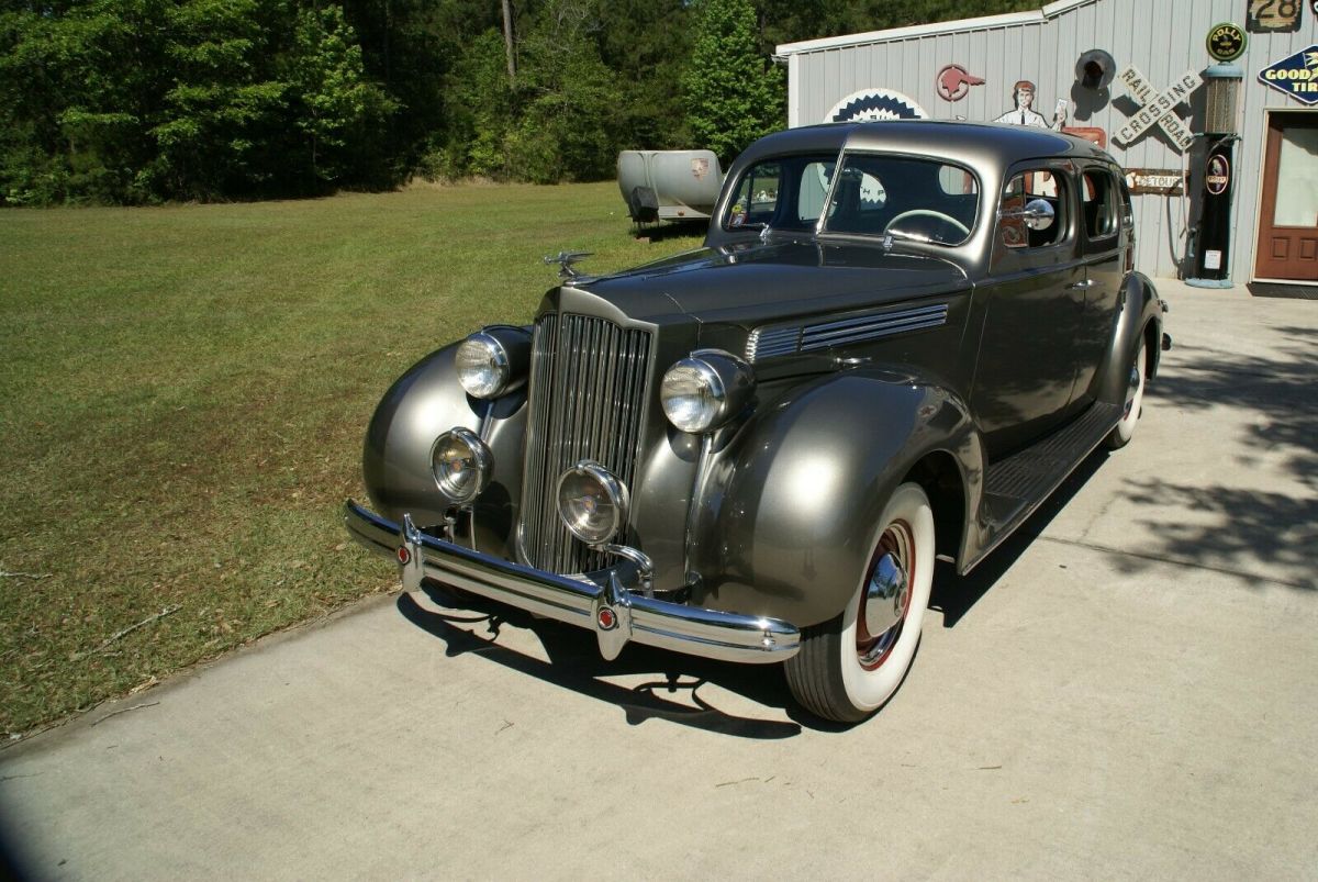 1938 Packard Deluxe Eight