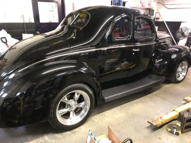 1939 Ford Deluxe Red