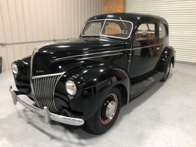 1939 Ford deluxe 2 door sedan DELUXE