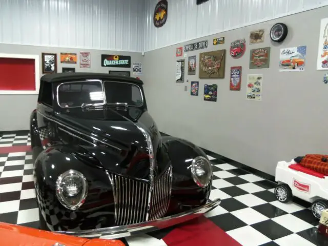 1939 Ford CUSTON CONVERTIBLE COUPE