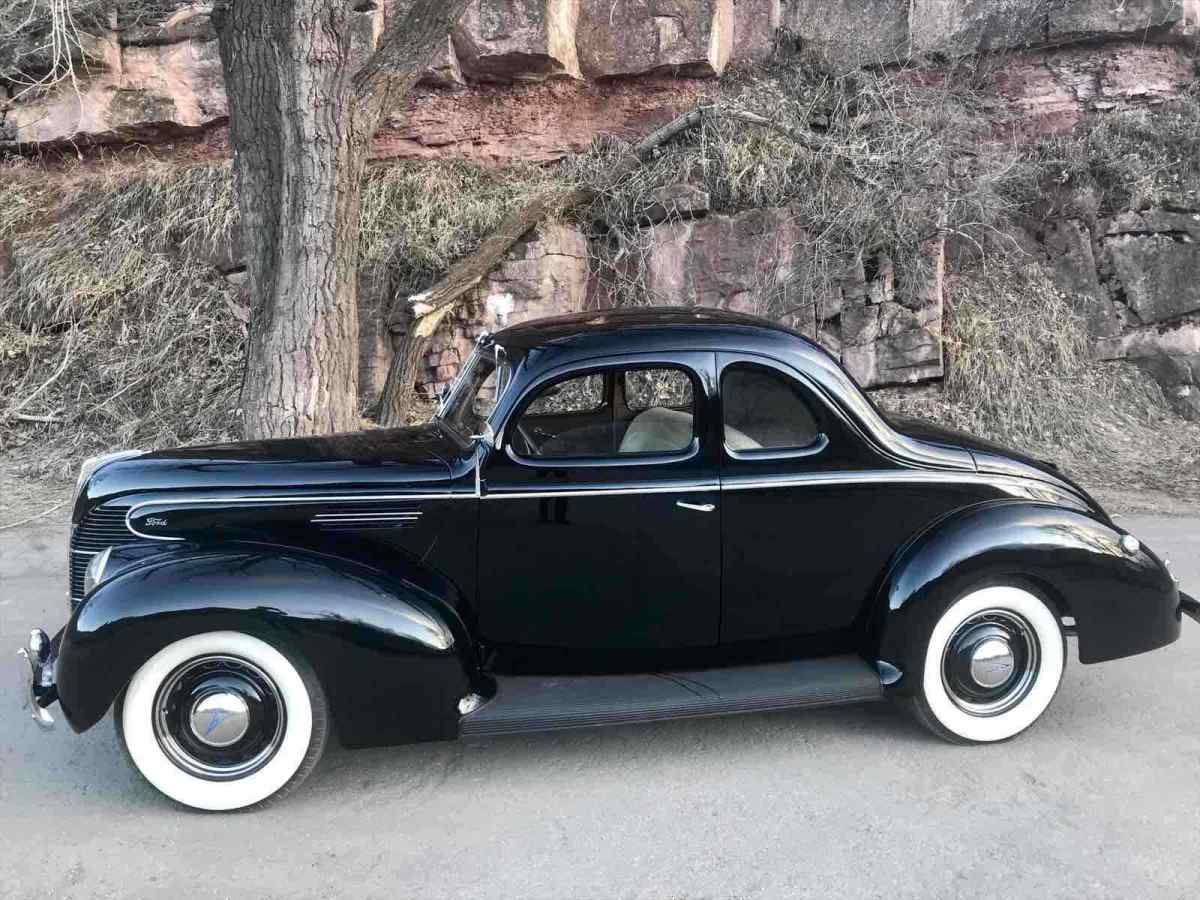 1939 Ford STANDARD COUPE