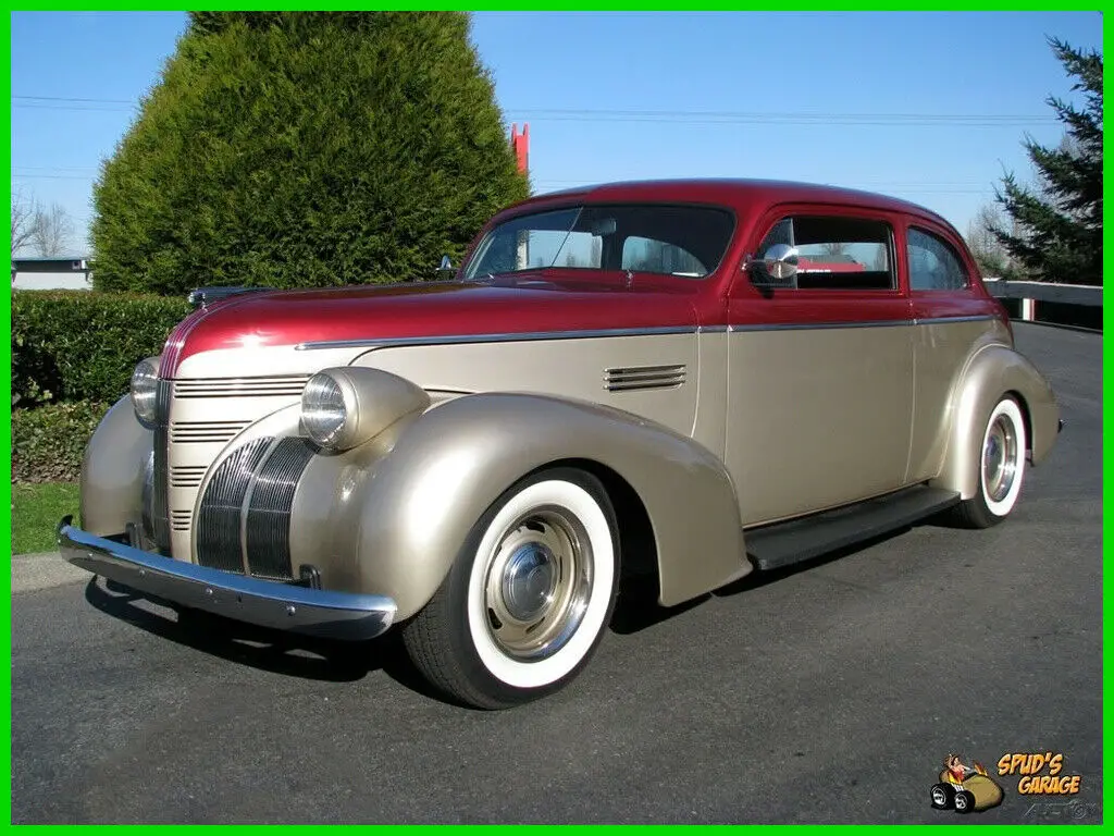 1939 Pontiac Humpback