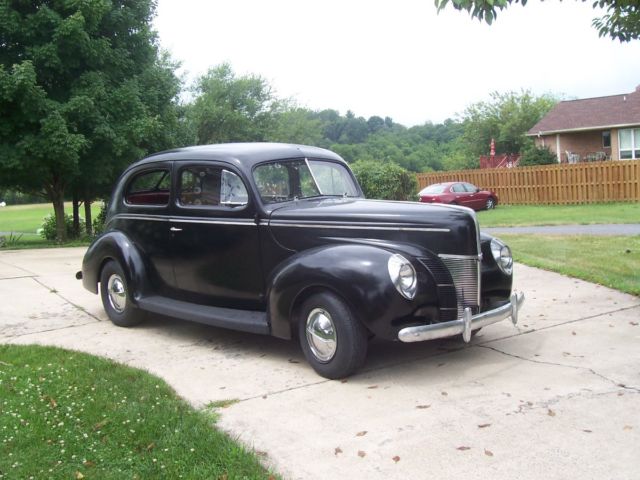 1940 Ford Deluxe maroon and white