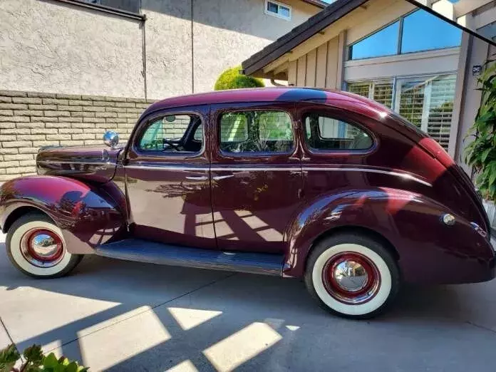 1940 Ford Deluxe Chrome