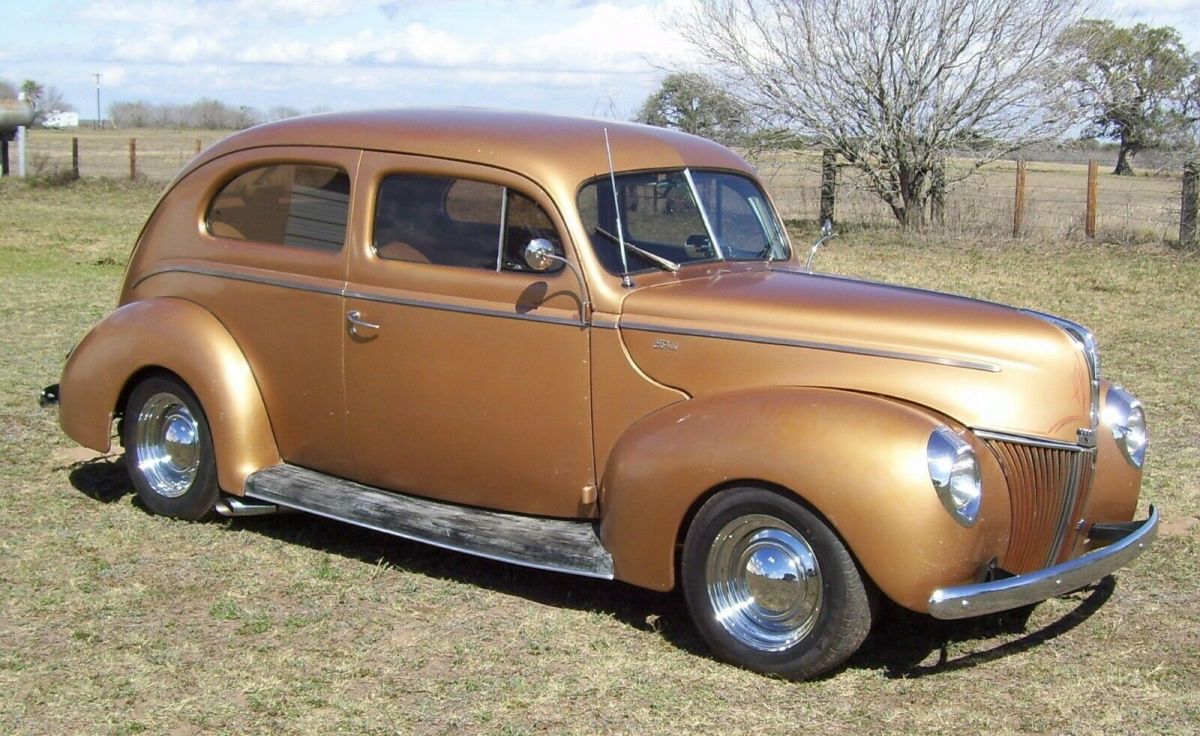 1940 Ford Standard Sedan