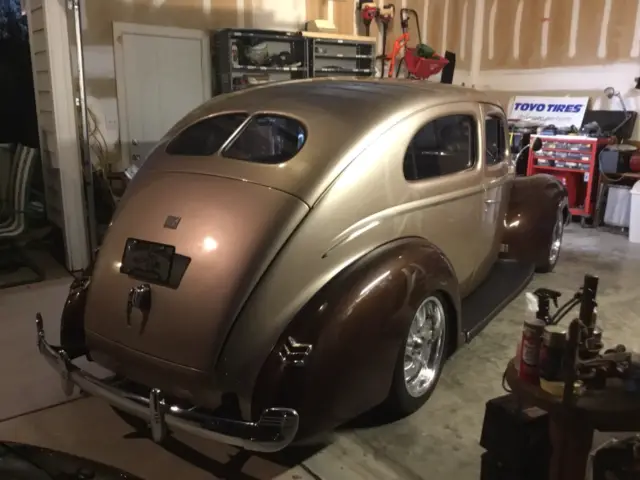 1940 Ford SEDAN Deluxe