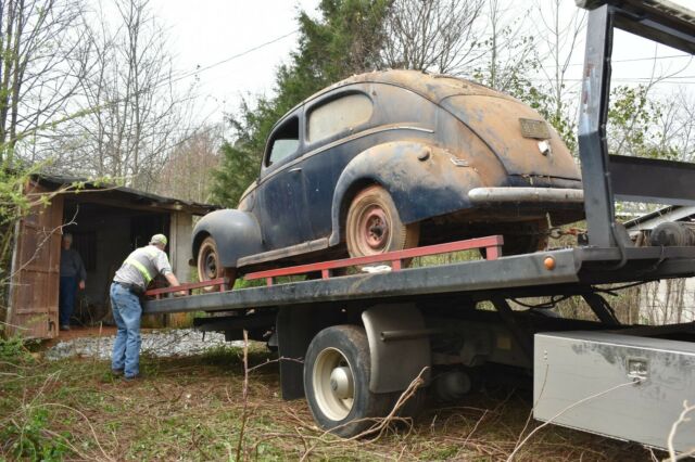 1940 Ford Tudor Deluxe