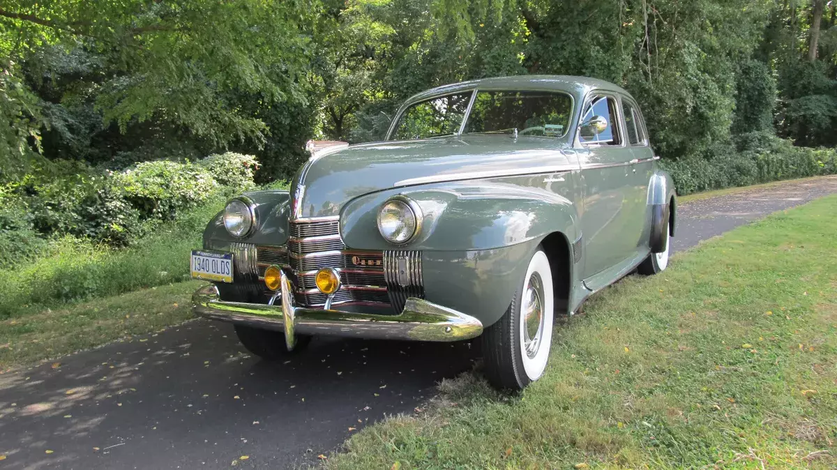 1940 Oldsmobile Custom Cruiser