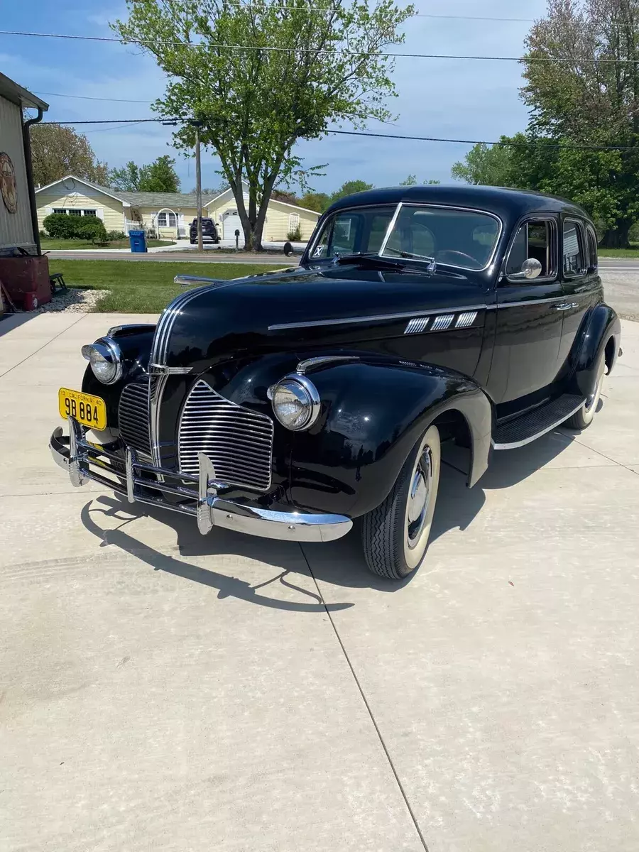 1940 Pontiac Silver Streak sedan