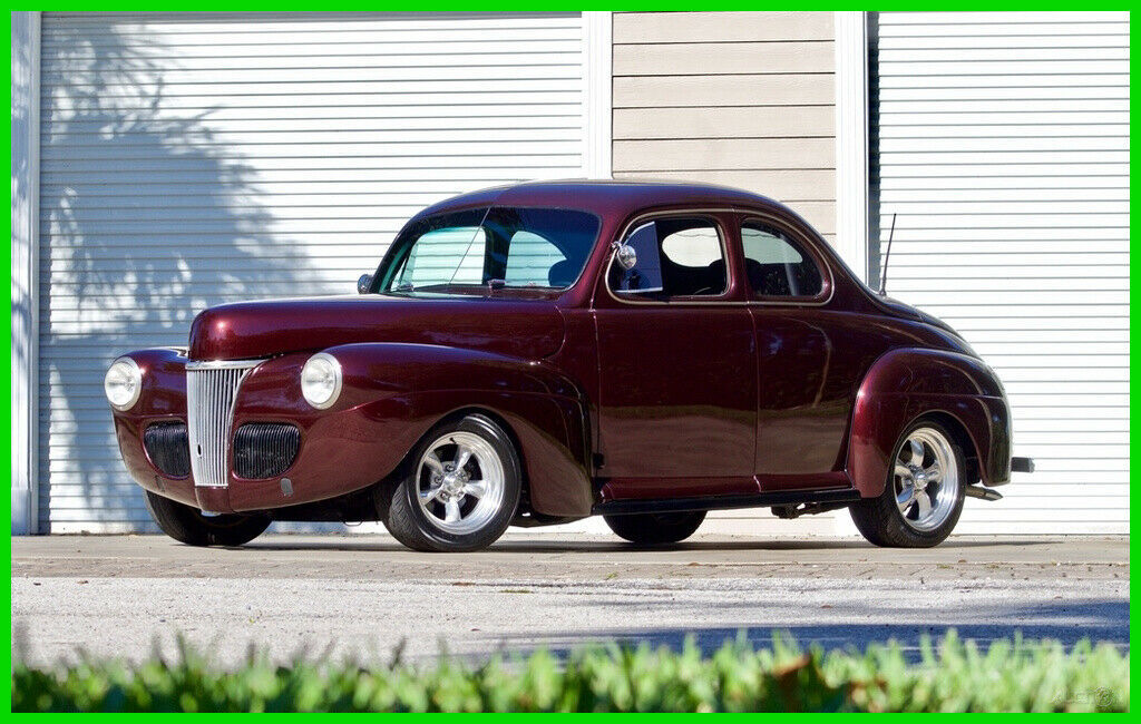 1941 Ford Deluxe Deluxe Coupe Resto-Mod / 5.0 HO V8 / Automatic