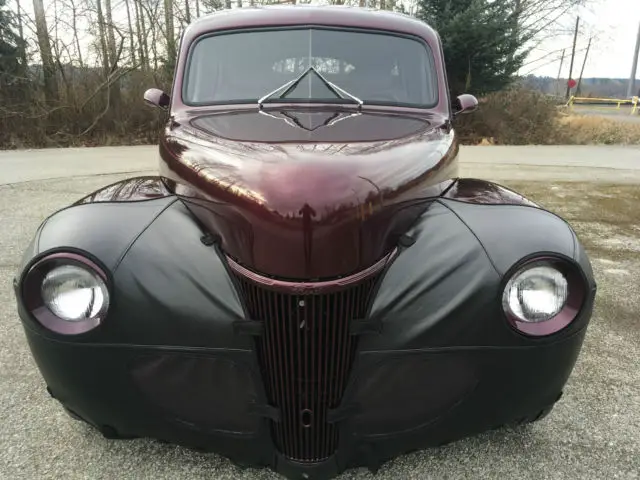 1941 Ford super deluxe fordoor sedan