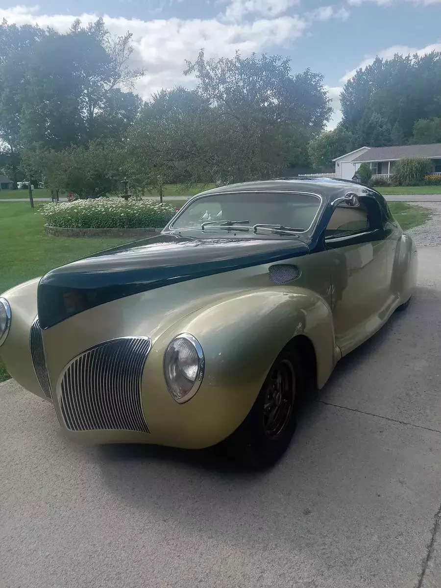 1941 Lincoln Zephyr street rod