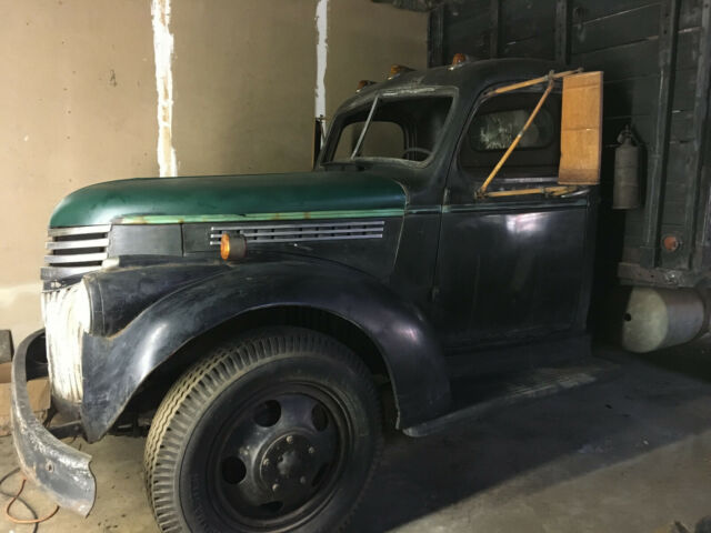 1946 Chevrolet 2 Ton Stakebed