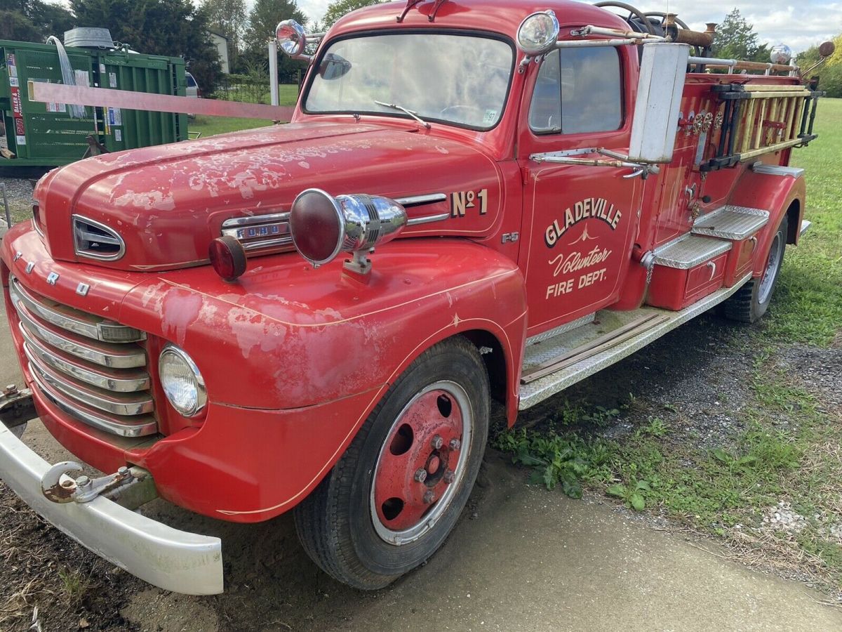 1948 Ford F-5 fire truck