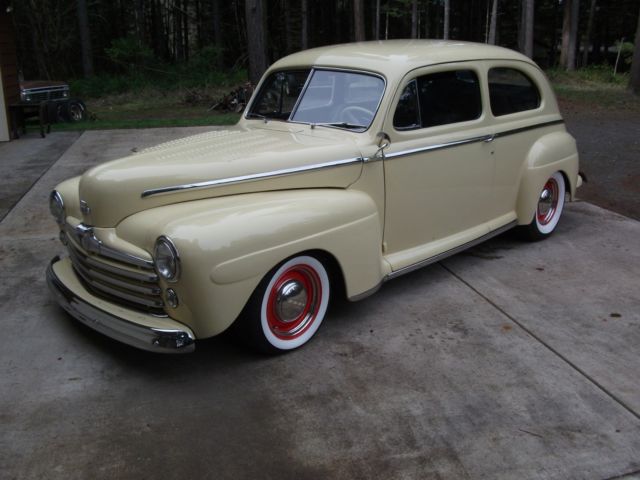 1948 Ford Tudor Super Deluxe