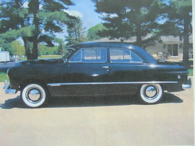 1949 Ford custom sedan