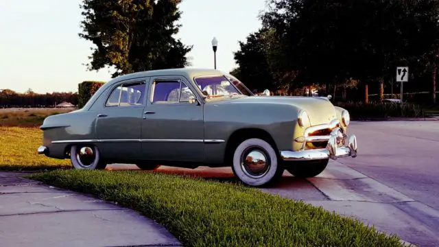 1949 Ford Deluxe