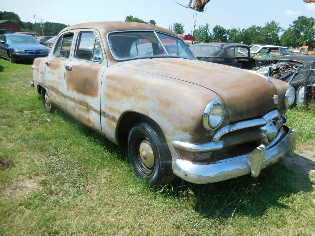 1950 Ford Deluxe 4-Door