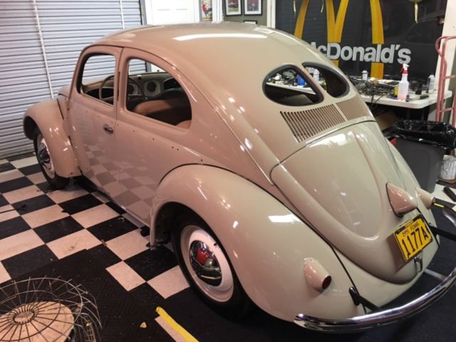 1951 Volkswagen Beetle - Classic Deluxe