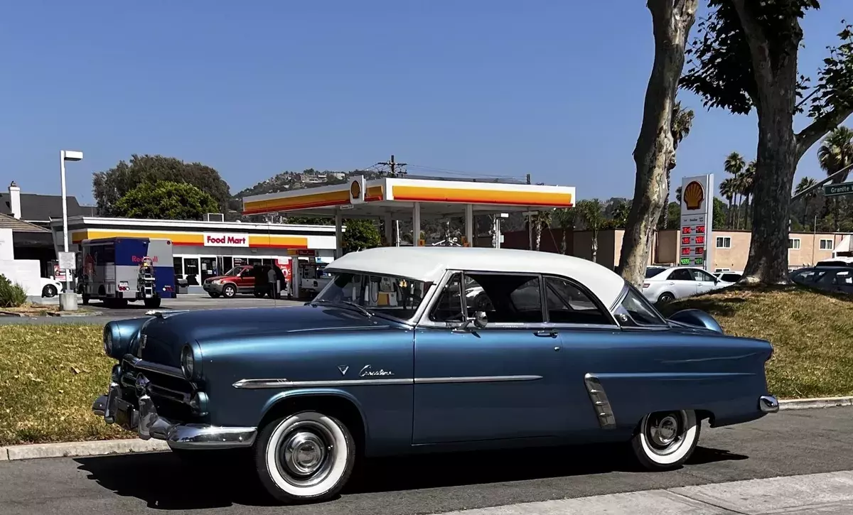 1952 Ford Crestline Victoria