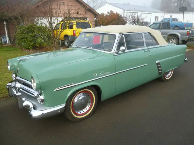 1952 Ford Crestliner