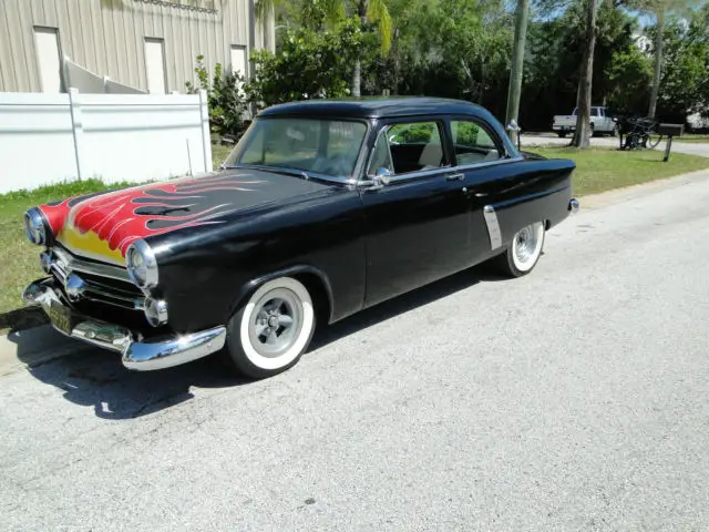 1952 Ford crestline