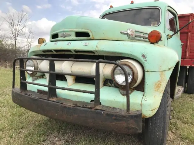 1952 Ford F6 truck