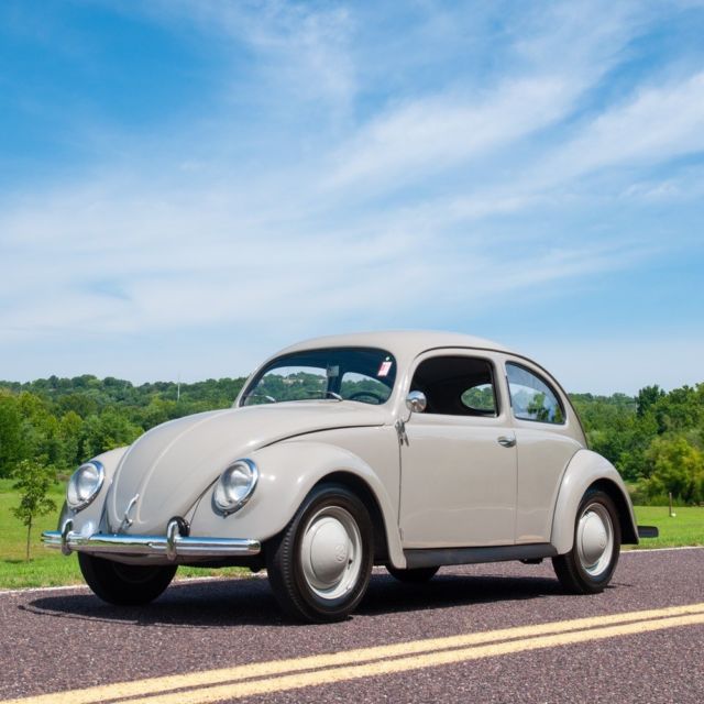 1952 Volkswagen Beetle - Classic Beetle "Split Window"