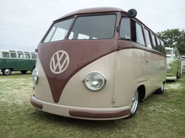 1952 Volkswagen Bus/Vanagon Barndoor Split Window Bus