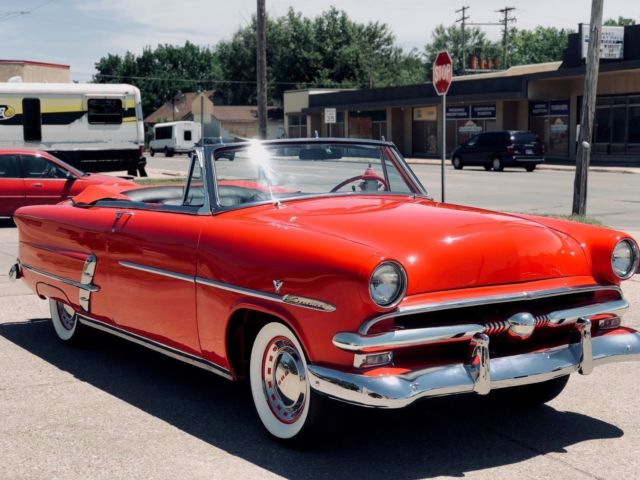 1953 Ford Crestline